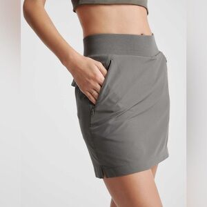 NEW Quince Gray Performance Tech Skort XS Athletic Skirt with Shorts